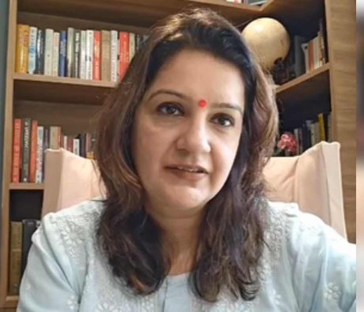 मुंबई में टोल फ्री करना दिखाता है कि चुनाव से घबराई हुई है शिंदे सरकार : प्रियंका चतुर्वेदी